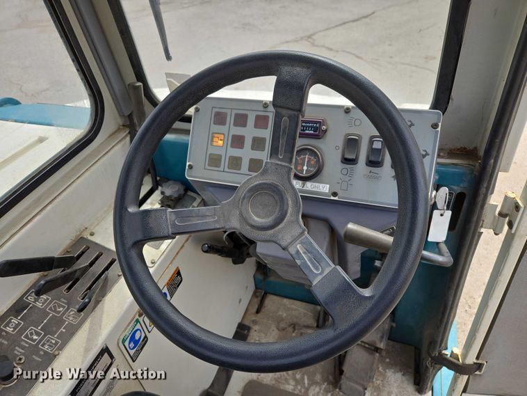 image for item EV5989 Tennant 6600 sweeper