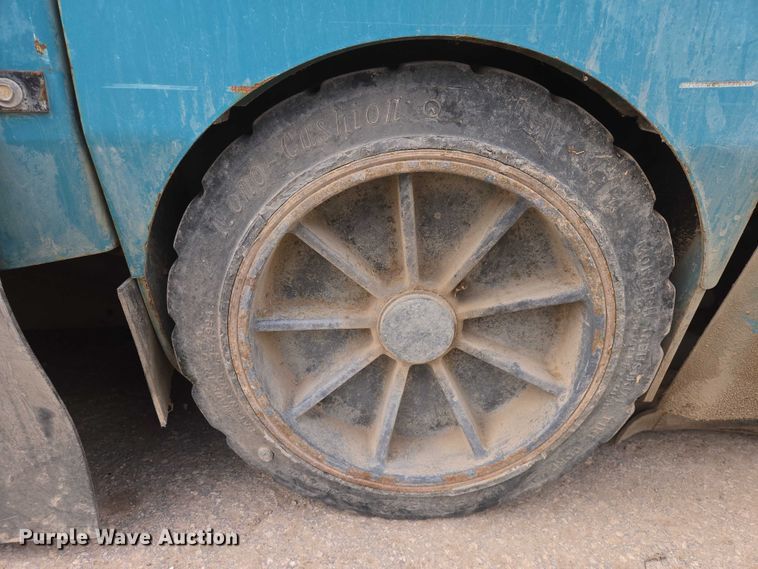 image for item EV5989 Tennant 6600 sweeper