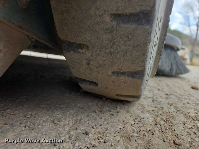 image for item EV5989 Tennant 6600 sweeper