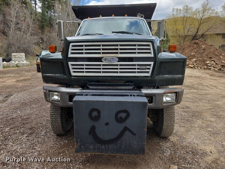 image for item EV5990 1992 Ford F800 dump truck