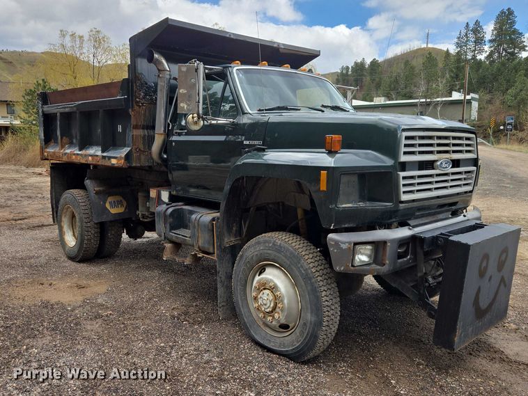 image for item EV5990 1992 Ford F800 dump truck