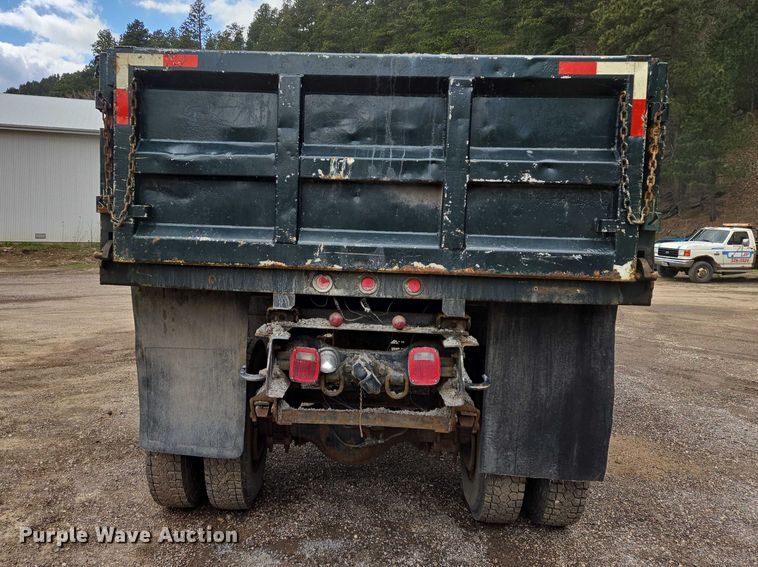 image for item EV5990 1992 Ford F800 dump truck