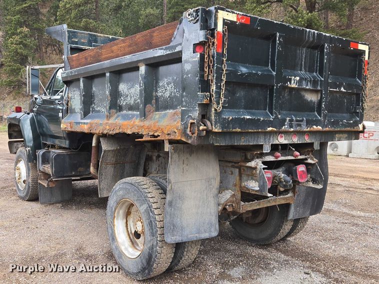 image for item EV5990 1992 Ford F800 dump truck