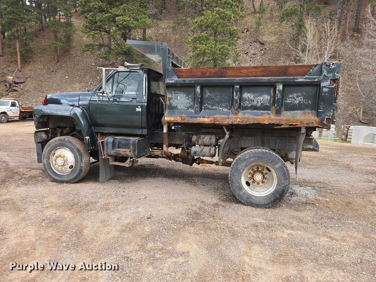 image for item EV5990 1992 Ford F800 dump truck