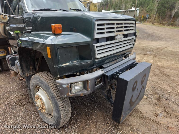 image for item EV5990 1992 Ford F800 dump truck