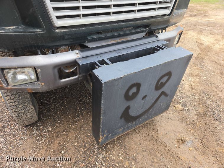 image for item EV5990 1992 Ford F800 dump truck