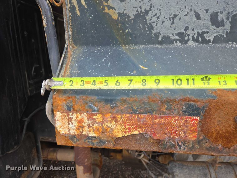 image for item EV5990 1992 Ford F800 dump truck