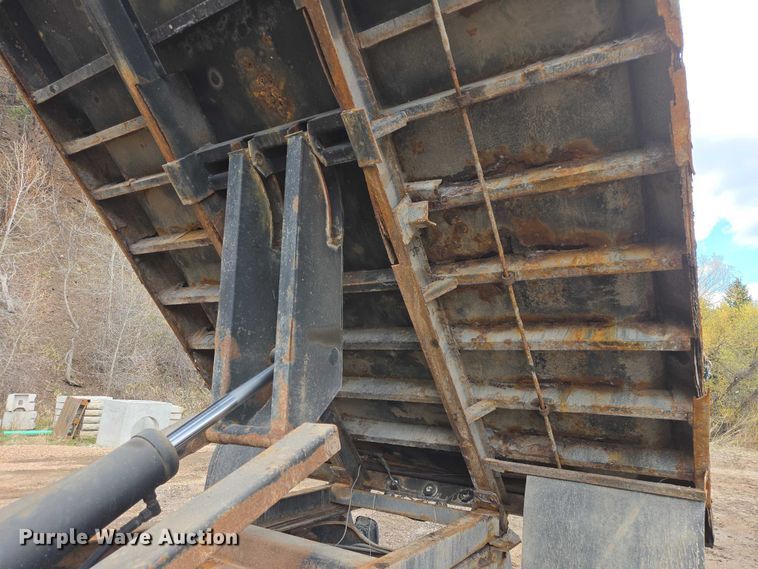 image for item EV5990 1992 Ford F800 dump truck