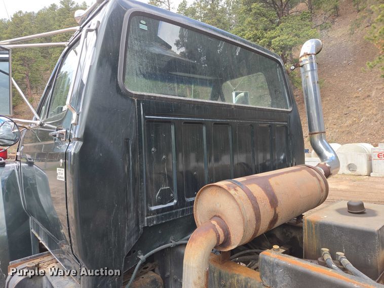 image for item EV5990 1992 Ford F800 dump truck