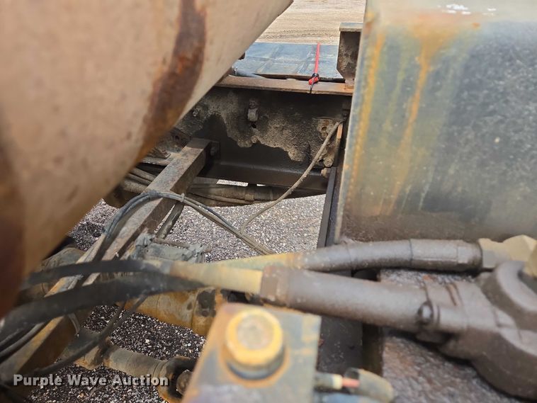 image for item EV5990 1992 Ford F800 dump truck