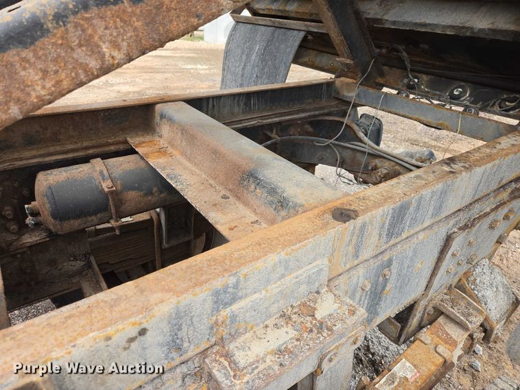 image for item EV5990 1992 Ford F800 dump truck