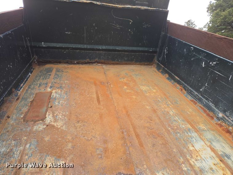 image for item EV5990 1992 Ford F800 dump truck