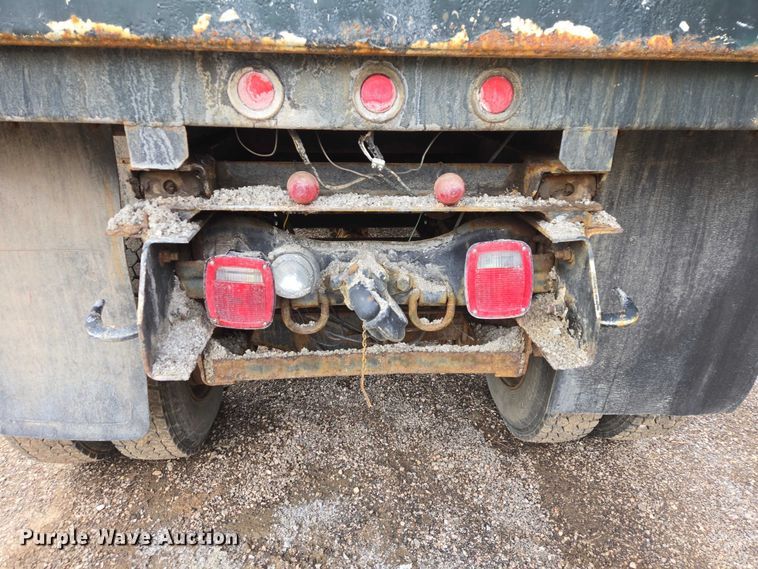 image for item EV5990 1992 Ford F800 dump truck