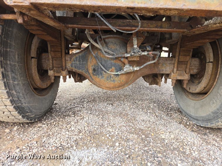 image for item EV5990 1992 Ford F800 dump truck