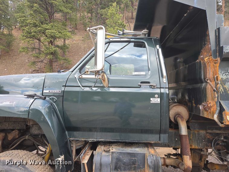 image for item EV5990 1992 Ford F800 dump truck