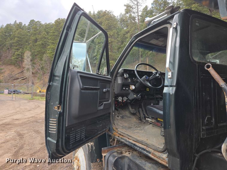 image for item EV5990 1992 Ford F800 dump truck