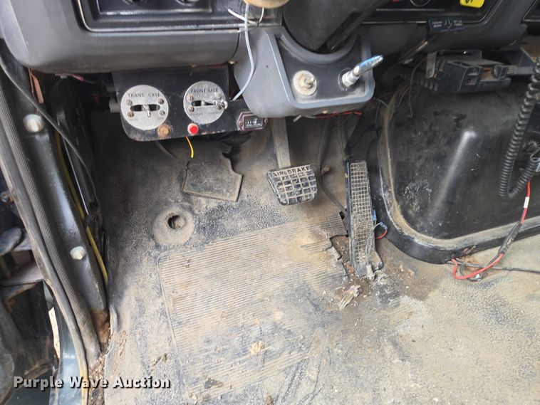 image for item EV5990 1992 Ford F800 dump truck