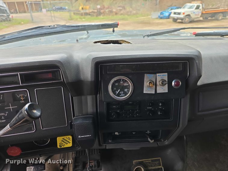 image for item EV5990 1992 Ford F800 dump truck