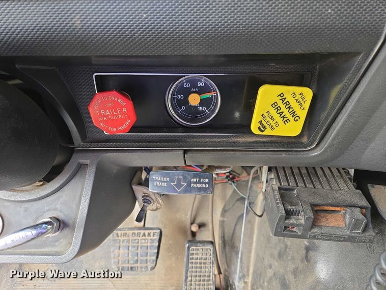 image for item EV5990 1992 Ford F800 dump truck