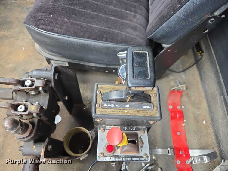 image for item EV5990 1992 Ford F800 dump truck