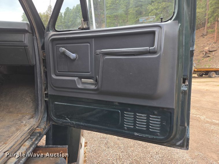 image for item EV5990 1992 Ford F800 dump truck