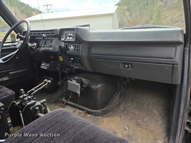 image for item EV5990 1992 Ford F800 dump truck