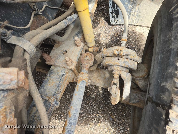 image for item EV5990 1992 Ford F800 dump truck