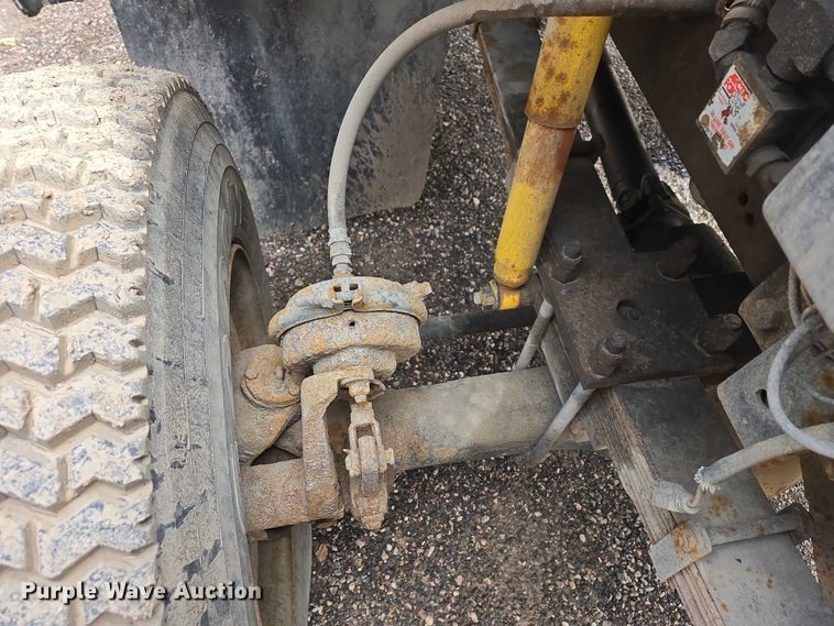 image for item EV5990 1992 Ford F800 dump truck