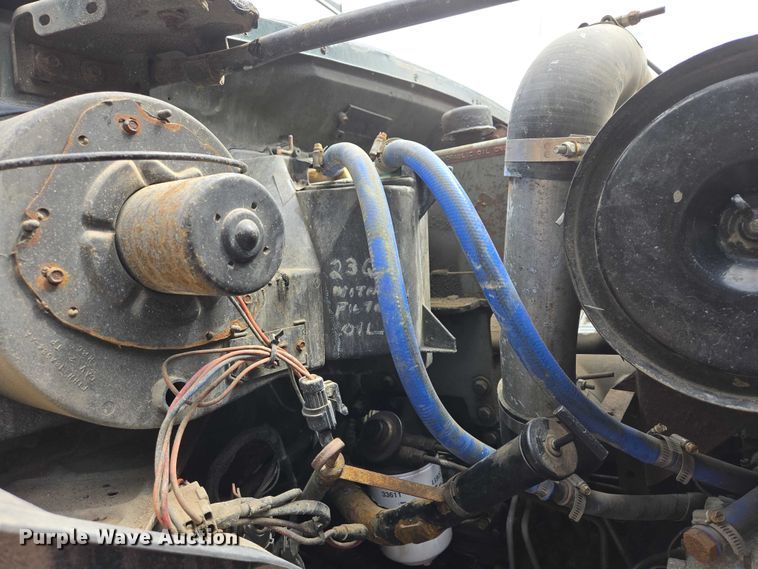image for item EV5990 1992 Ford F800 dump truck