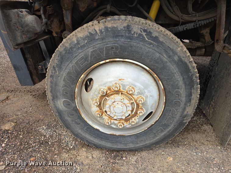 image for item EV5990 1992 Ford F800 dump truck
