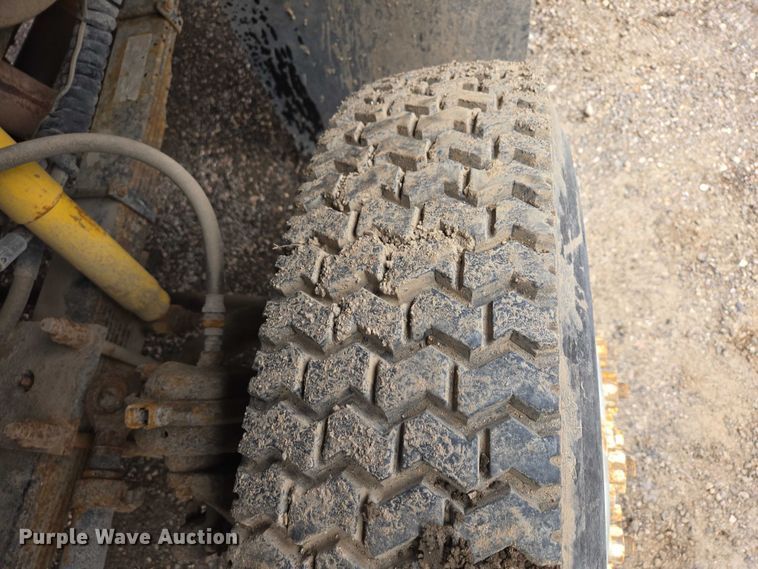 image for item EV5990 1992 Ford F800 dump truck