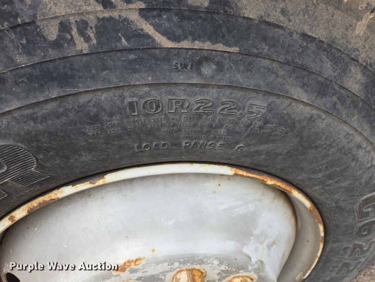 image for item EV5990 1992 Ford F800 dump truck