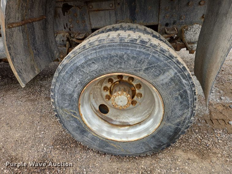image for item EV5990 1992 Ford F800 dump truck