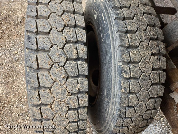 image for item EV5990 1992 Ford F800 dump truck