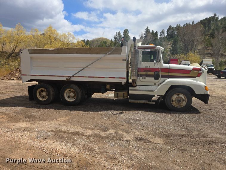 image for item EV5991 1990 Freightliner FLD dump truck