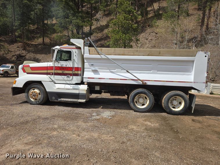 image for item EV5991 1990 Freightliner FLD dump truck