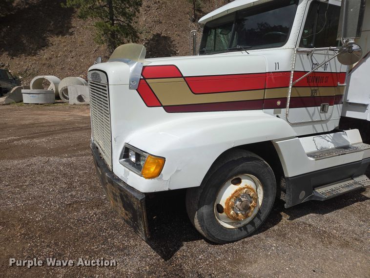 image for item EV5991 1990 Freightliner FLD dump truck