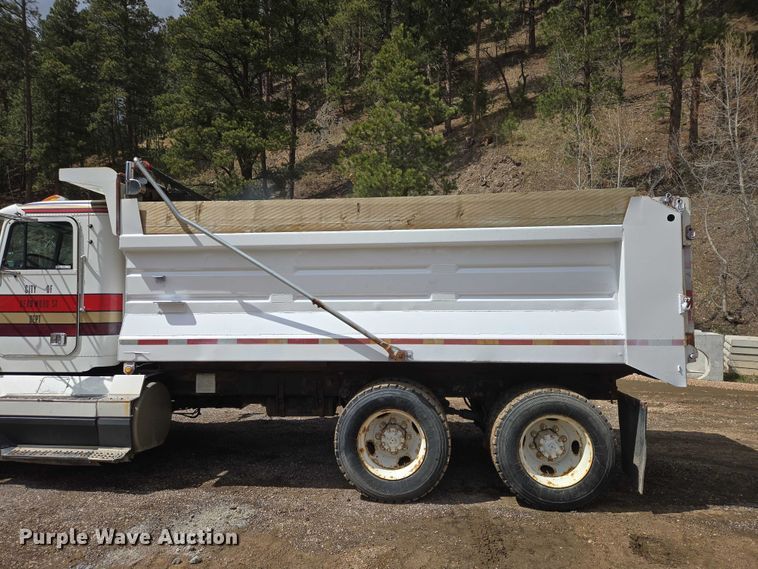 image for item EV5991 1990 Freightliner FLD dump truck