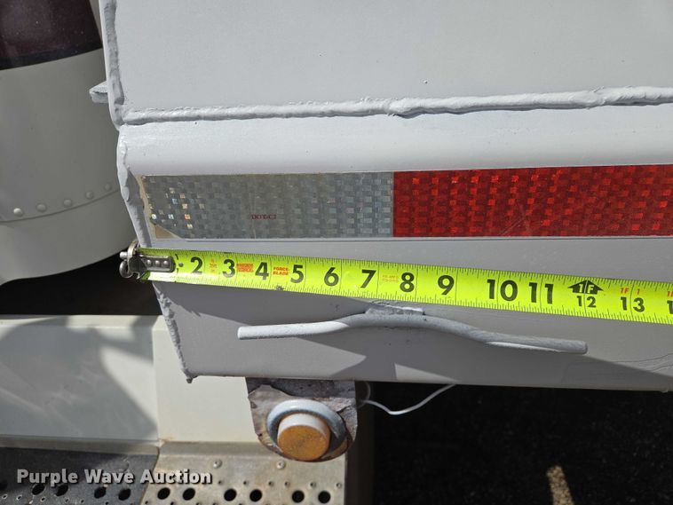 image for item EV5991 1990 Freightliner FLD dump truck
