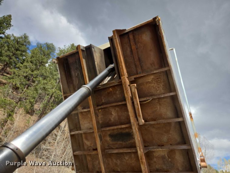 image for item EV5991 1990 Freightliner FLD dump truck