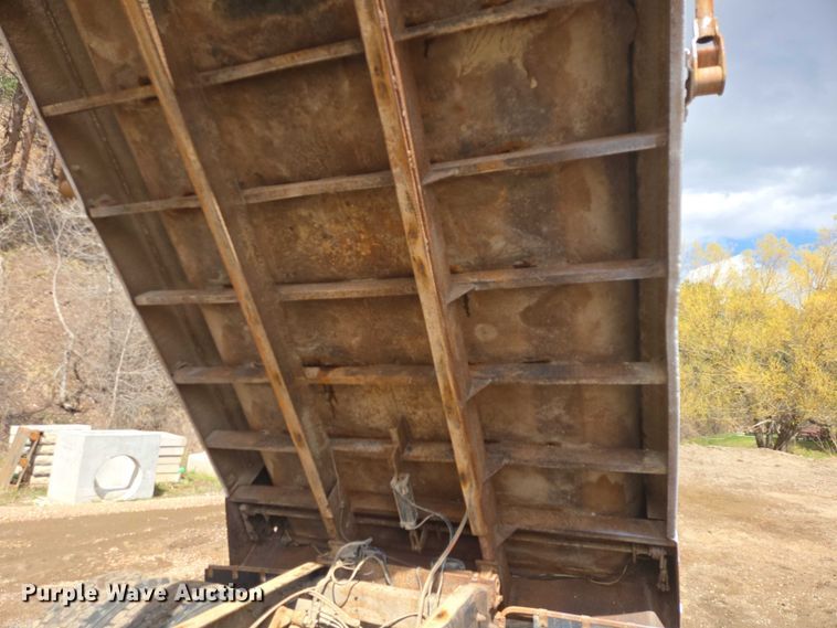 image for item EV5991 1990 Freightliner FLD dump truck