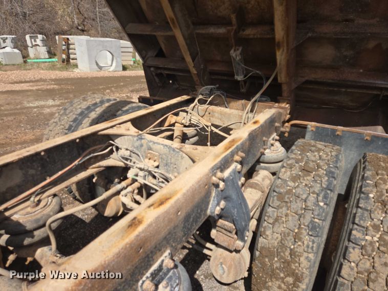 image for item EV5991 1990 Freightliner FLD dump truck