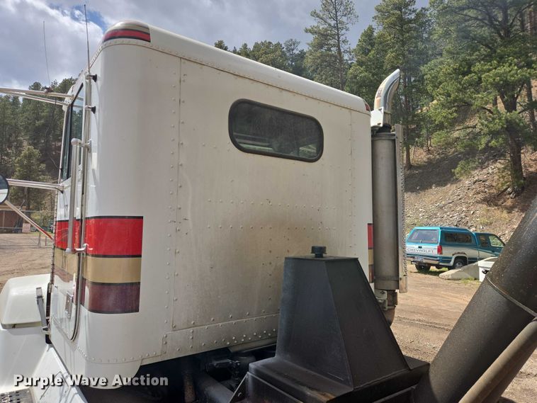 image for item EV5991 1990 Freightliner FLD dump truck
