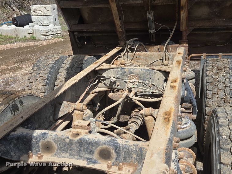 image for item EV5991 1990 Freightliner FLD dump truck