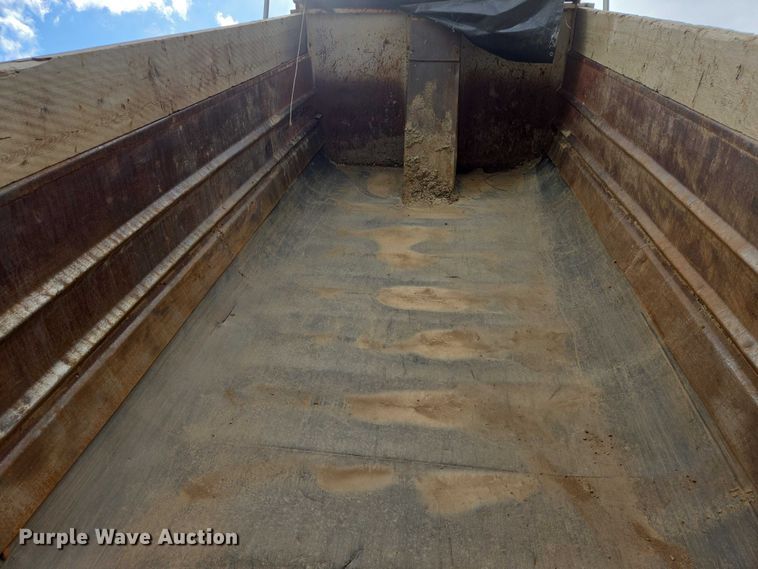 image for item EV5991 1990 Freightliner FLD dump truck
