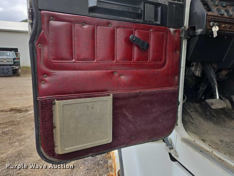 image for item EV5991 1990 Freightliner FLD dump truck