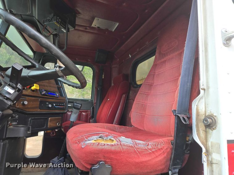 image for item EV5991 1990 Freightliner FLD dump truck