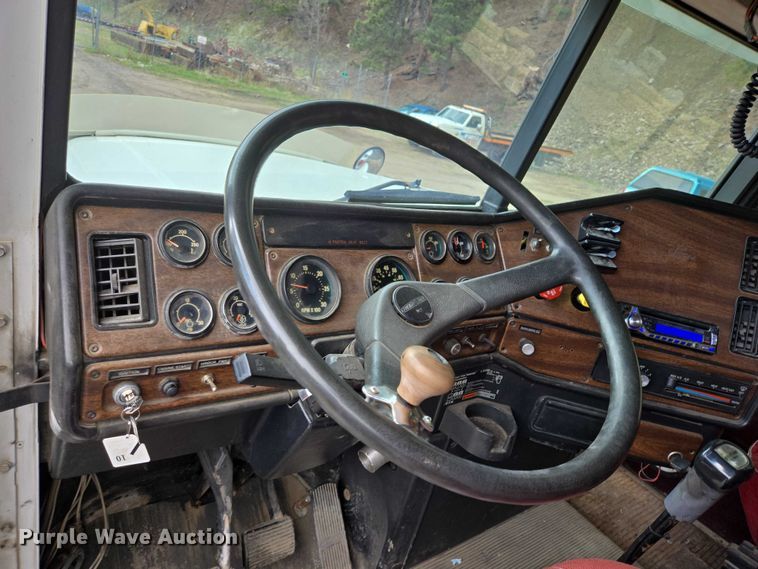 image for item EV5991 1990 Freightliner FLD dump truck
