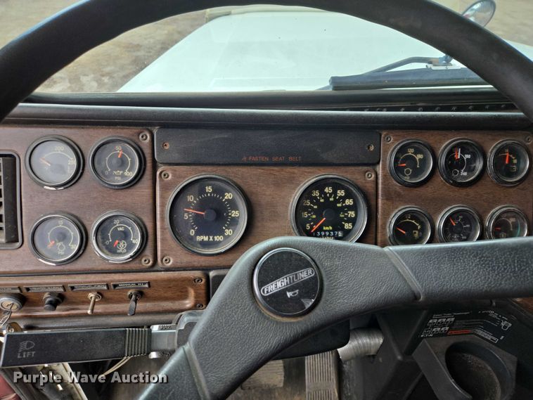 image for item EV5991 1990 Freightliner FLD dump truck