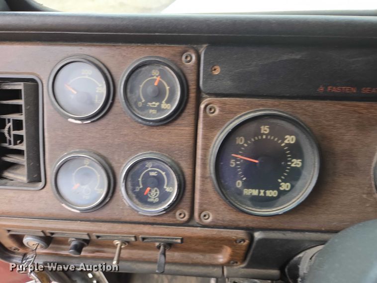 image for item EV5991 1990 Freightliner FLD dump truck
